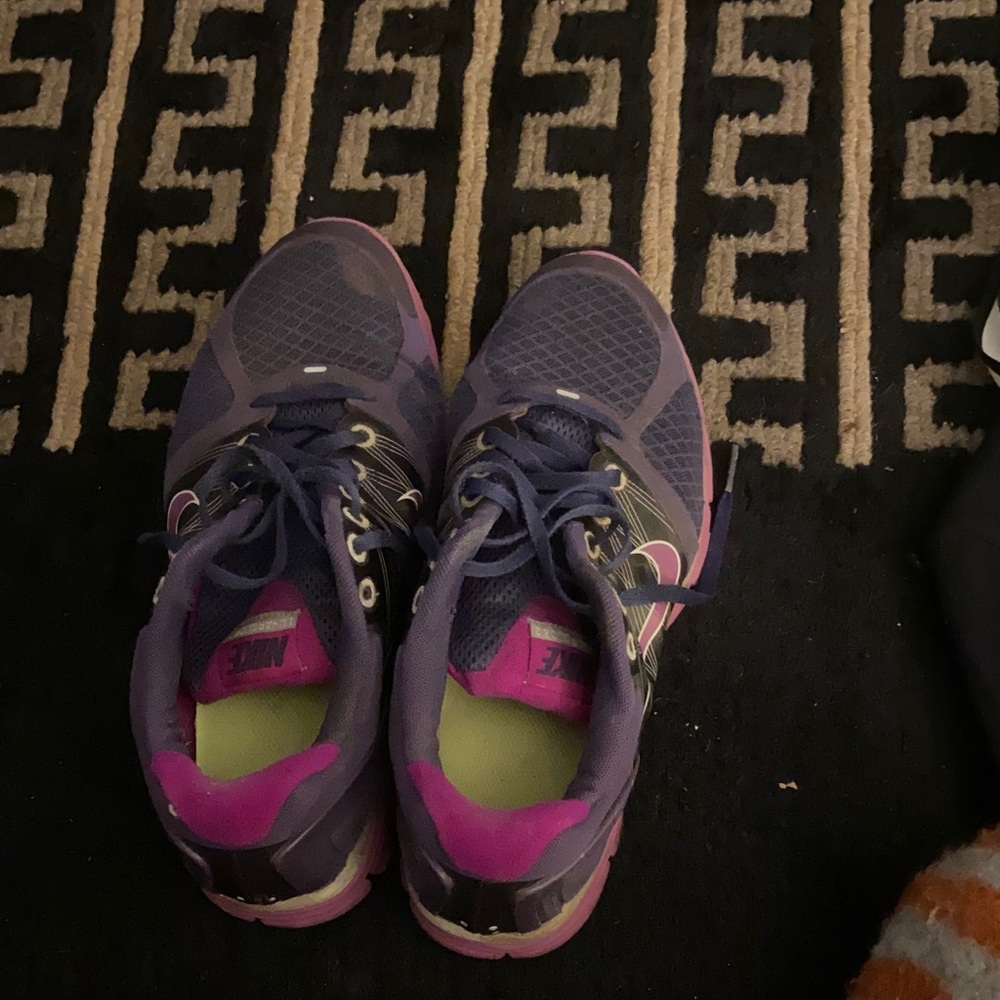 Nike Women's Purple and Pink Athletic Shoes